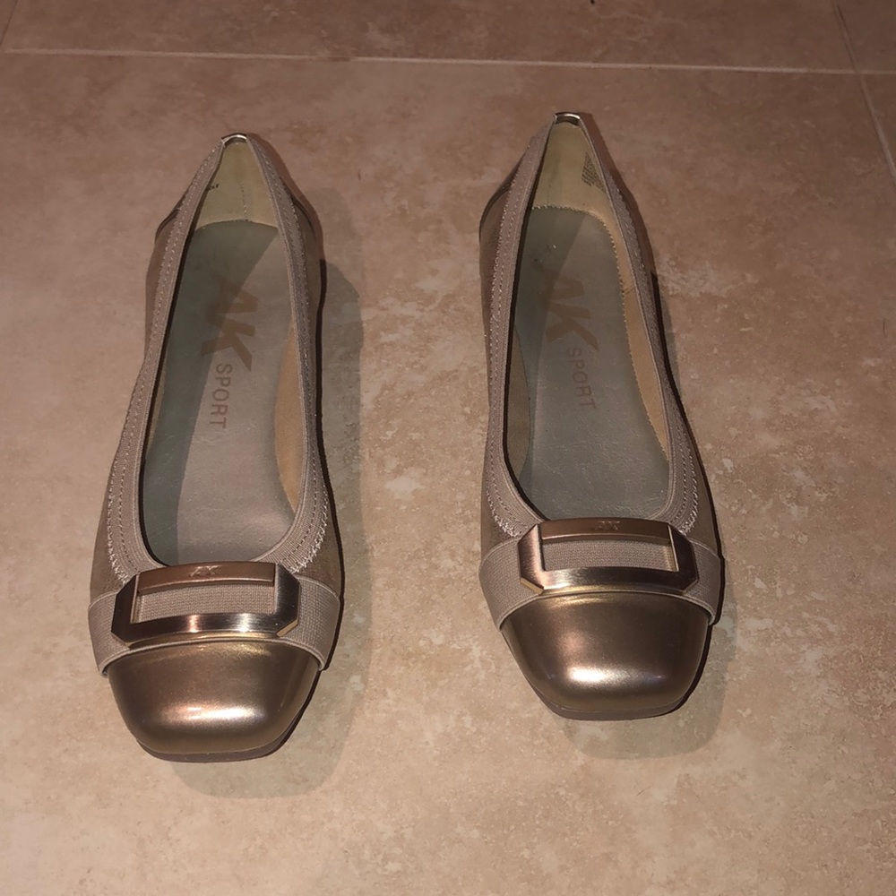 Ak Sport womens 7.5 gold flats